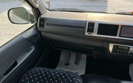 Toyota HiAce H200, 2015 год, 2 629 000 рублей, 14 фотография