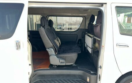 Toyota HiAce H200, 2015 год, 2 629 000 рублей, 19 фотография