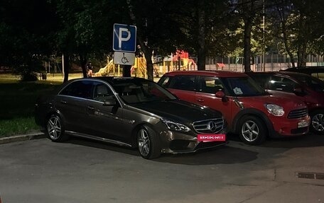 Mercedes-Benz E-Класс, 2015 год, 2 200 000 рублей, 3 фотография