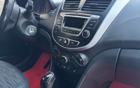 Hyundai Solaris II рестайлинг, 2015 год, 825 000 рублей, 13 фотография