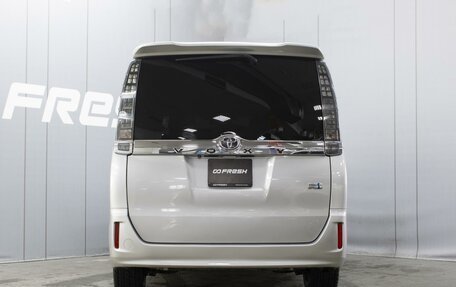 Toyota Voxy III, 2014 год, 1 730 000 рублей, 4 фотография