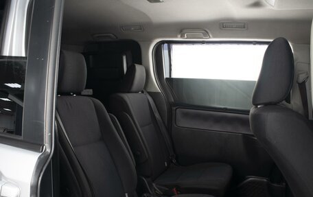 Toyota Voxy III, 2014 год, 1 730 000 рублей, 8 фотография