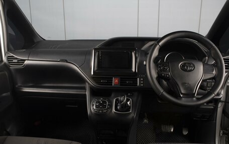 Toyota Voxy III, 2014 год, 1 730 000 рублей, 5 фотография