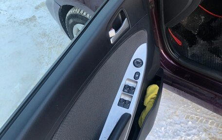 Hyundai Solaris II рестайлинг, 2013 год, 900 000 рублей, 2 фотография