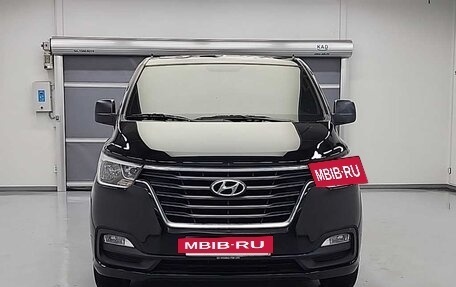 Hyundai Grand Starex Grand Starex I рестайлинг 2, 2020 год, 2 350 013 рублей, 2 фотография