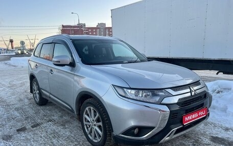 Mitsubishi Outlander III рестайлинг 3, 2020 год, 2 900 000 рублей, 1 фотография