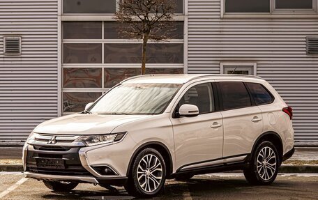 Mitsubishi Outlander III рестайлинг 3, 2016 год, 1 695 000 рублей, 1 фотография