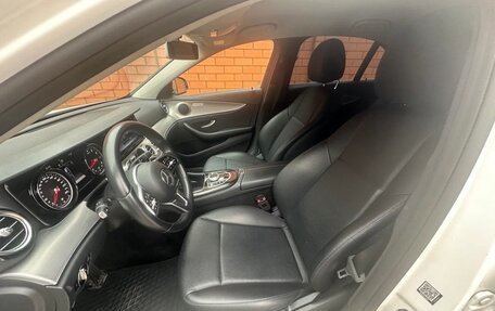 Mercedes-Benz E-Класс, 2019 год, 3 300 000 рублей, 7 фотография