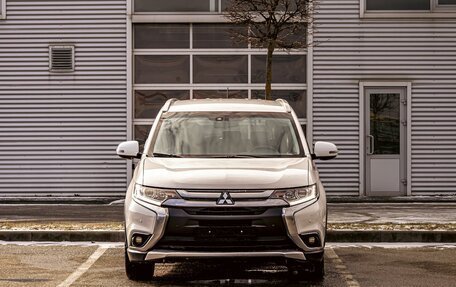 Mitsubishi Outlander III рестайлинг 3, 2016 год, 1 695 000 рублей, 2 фотография