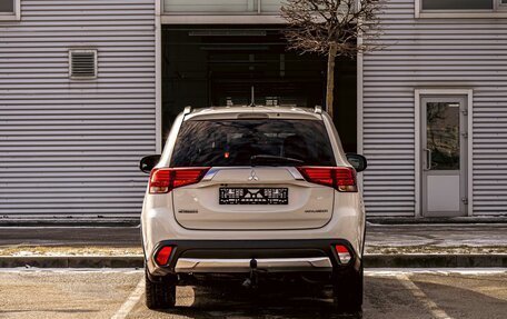 Mitsubishi Outlander III рестайлинг 3, 2016 год, 1 695 000 рублей, 5 фотография