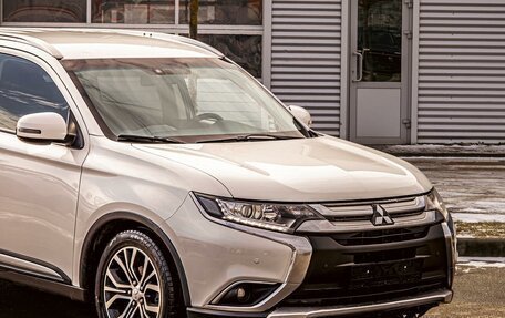 Mitsubishi Outlander III рестайлинг 3, 2016 год, 1 695 000 рублей, 8 фотография