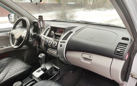 Mitsubishi Pajero Sport II рестайлинг, 2012 год, 1 850 000 рублей, 9 фотография