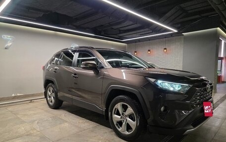 Toyota RAV4, 2021 год, 4 400 000 рублей, 3 фотография