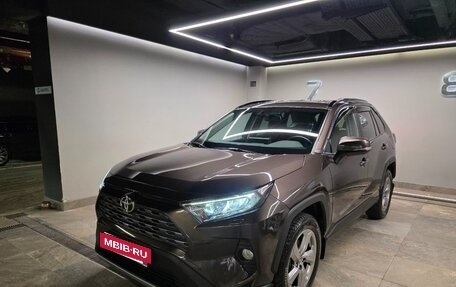 Toyota RAV4, 2021 год, 4 400 000 рублей, 2 фотография