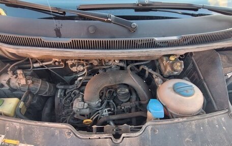 Volkswagen Caravelle T6 рестайлинг, 2018 год, 3 500 000 рублей, 2 фотография