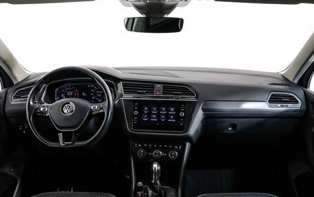 Volkswagen Tiguan II, 2019 год, 3 099 000 рублей, 10 фотография