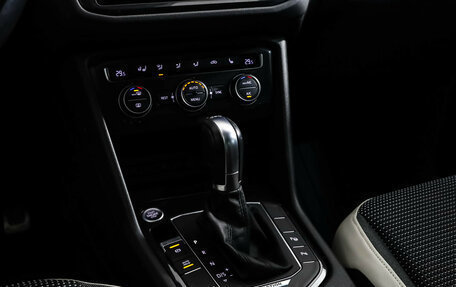 Volkswagen Tiguan II, 2019 год, 3 099 000 рублей, 15 фотография