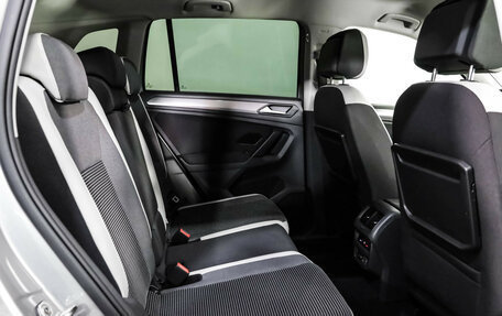 Volkswagen Tiguan II, 2019 год, 3 099 000 рублей, 23 фотография