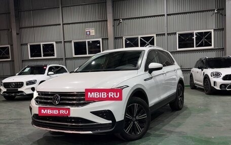 Volkswagen Tiguan II, 2021 год, 3 490 000 рублей, 2 фотография
