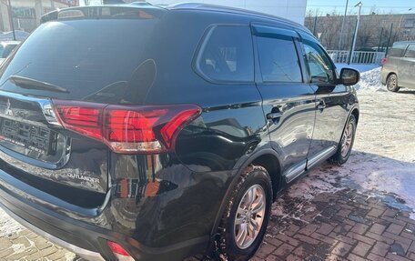 Mitsubishi Outlander III рестайлинг 3, 2017 год, 1 883 310 рублей, 5 фотография