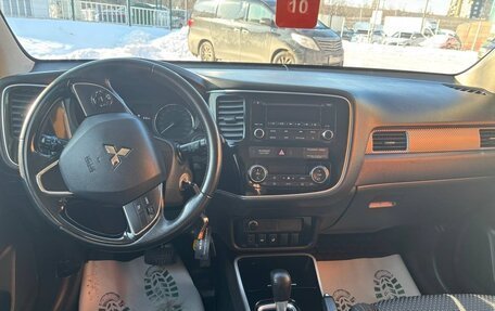 Mitsubishi Outlander III рестайлинг 3, 2017 год, 1 883 310 рублей, 11 фотография