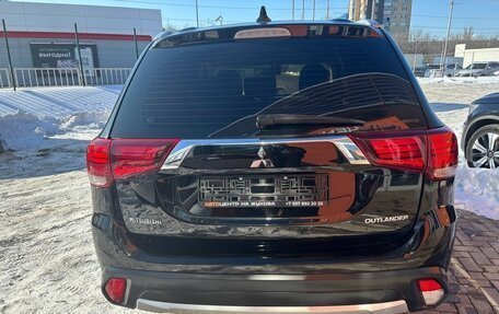 Mitsubishi Outlander III рестайлинг 3, 2017 год, 1 883 310 рублей, 8 фотография