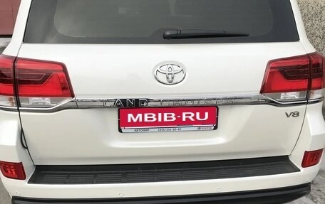 Toyota Land Cruiser 200, 2017 год, 8 000 000 рублей, 6 фотография