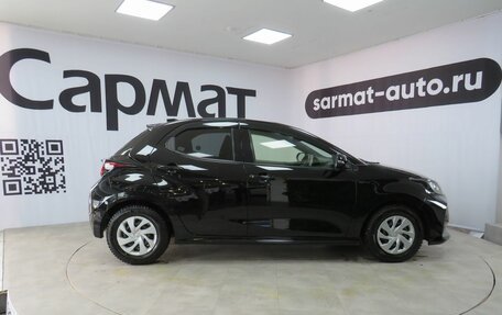 Toyota Yaris, 2020 год, 1 290 000 рублей, 8 фотография