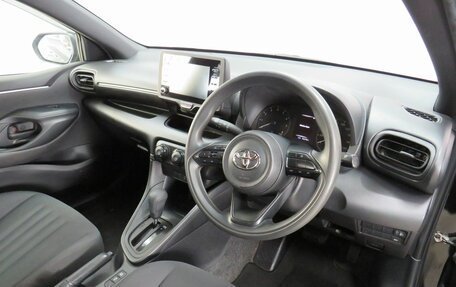 Toyota Yaris, 2020 год, 1 290 000 рублей, 12 фотография