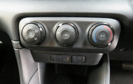 Toyota Yaris, 2020 год, 1 290 000 рублей, 18 фотография