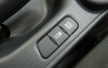 Toyota Yaris, 2020 год, 1 290 000 рублей, 19 фотография