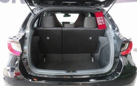 Toyota Yaris, 2020 год, 1 290 000 рублей, 9 фотография