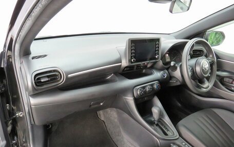 Toyota Yaris, 2020 год, 1 290 000 рублей, 23 фотография