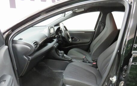 Toyota Yaris, 2020 год, 1 290 000 рублей, 22 фотография