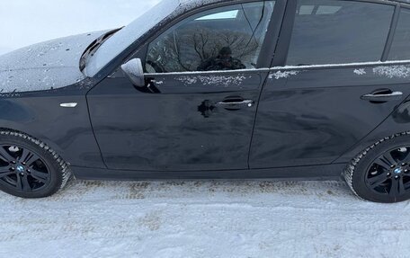 BMW 1 серия, 2007 год, 700 000 рублей, 2 фотография