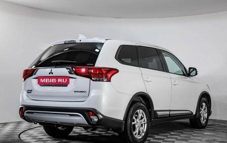 Mitsubishi Outlander III рестайлинг 3, 2018 год, 1 519 000 рублей, 5 фотография