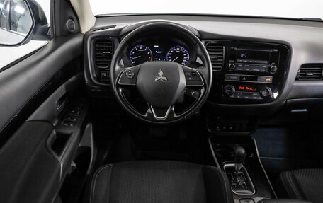 Mitsubishi Outlander III рестайлинг 3, 2018 год, 1 519 000 рублей, 11 фотография