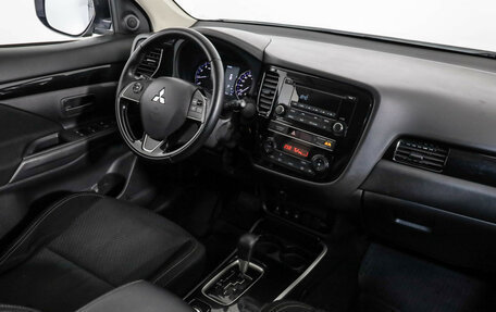 Mitsubishi Outlander III рестайлинг 3, 2018 год, 1 519 000 рублей, 9 фотография