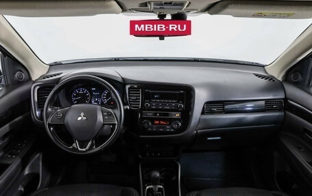 Mitsubishi Outlander III рестайлинг 3, 2018 год, 1 519 000 рублей, 10 фотография