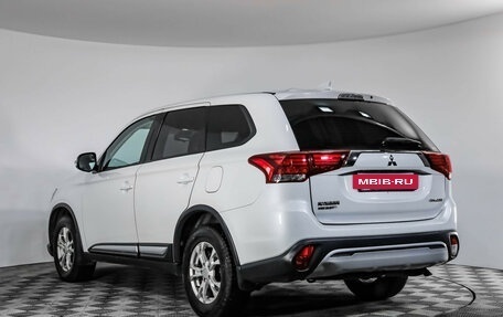 Mitsubishi Outlander III рестайлинг 3, 2018 год, 1 519 000 рублей, 7 фотография