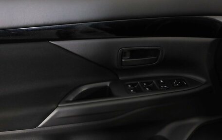 Mitsubishi Outlander III рестайлинг 3, 2018 год, 1 519 000 рублей, 21 фотография