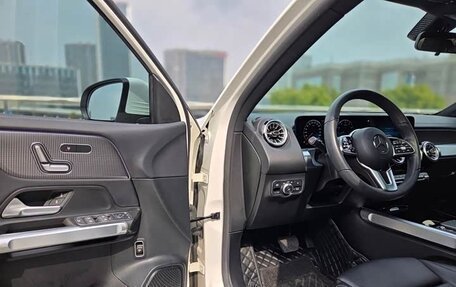 Mercedes-Benz GLB, 2022 год, 2 330 000 рублей, 10 фотография