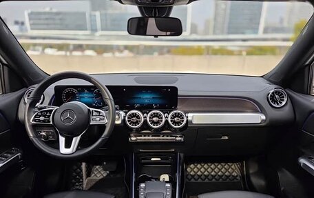 Mercedes-Benz GLB, 2022 год, 2 330 000 рублей, 7 фотография