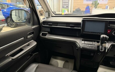 Honda Stepwgn IV, 2016 год, 2 089 000 рублей, 14 фотография