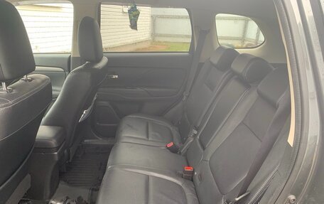 Mitsubishi Outlander III рестайлинг 3, 2015 год, 1 590 000 рублей, 3 фотография