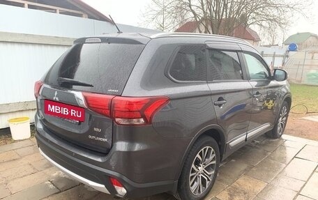 Mitsubishi Outlander III рестайлинг 3, 2015 год, 1 590 000 рублей, 2 фотография