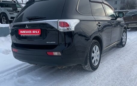 Mitsubishi Outlander III рестайлинг 3, 2013 год, 1 400 000 рублей, 3 фотография