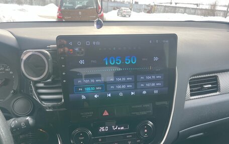 Mitsubishi Outlander III рестайлинг 3, 2013 год, 1 400 000 рублей, 8 фотография