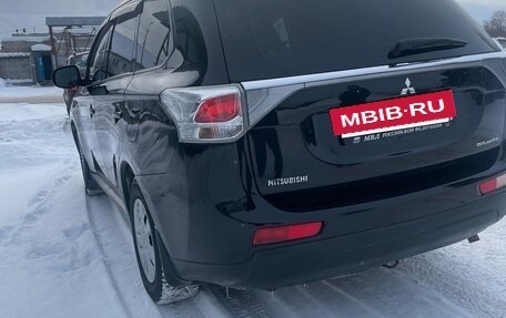 Mitsubishi Outlander III рестайлинг 3, 2013 год, 1 400 000 рублей, 4 фотография