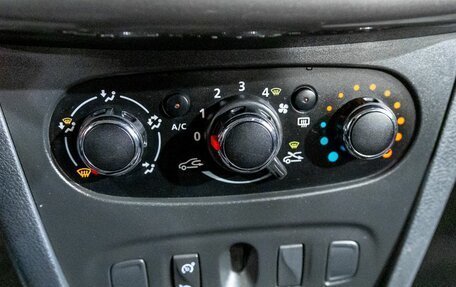 Renault Sandero II рестайлинг, 2019 год, 850 000 рублей, 22 фотография